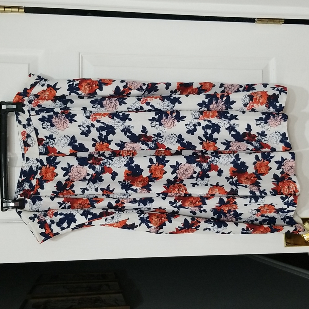 TAHARI Red Navy Floral Skirt